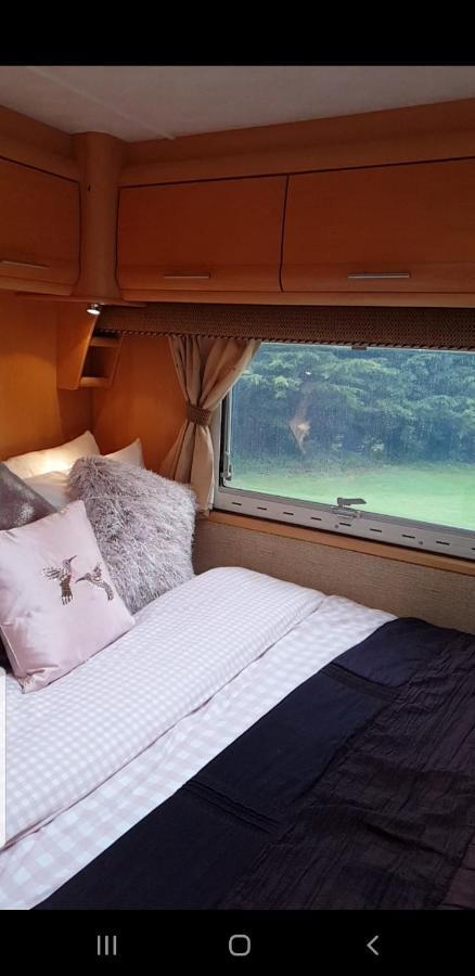 Self Contained Holiday Home Caravan Corsham Bagian luar foto