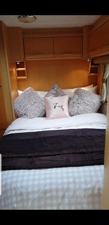 Self Contained Holiday Home Caravan Corsham Bagian luar foto