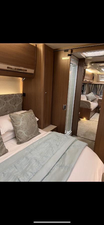 Self Contained Holiday Home Caravan Corsham Bagian luar foto
