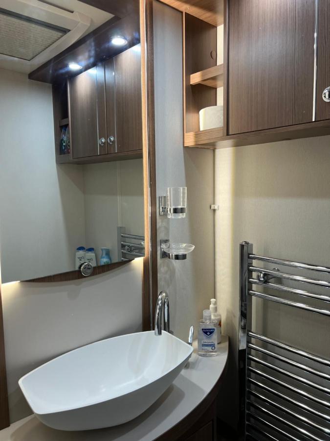 Self Contained Holiday Home Caravan Corsham Bagian luar foto